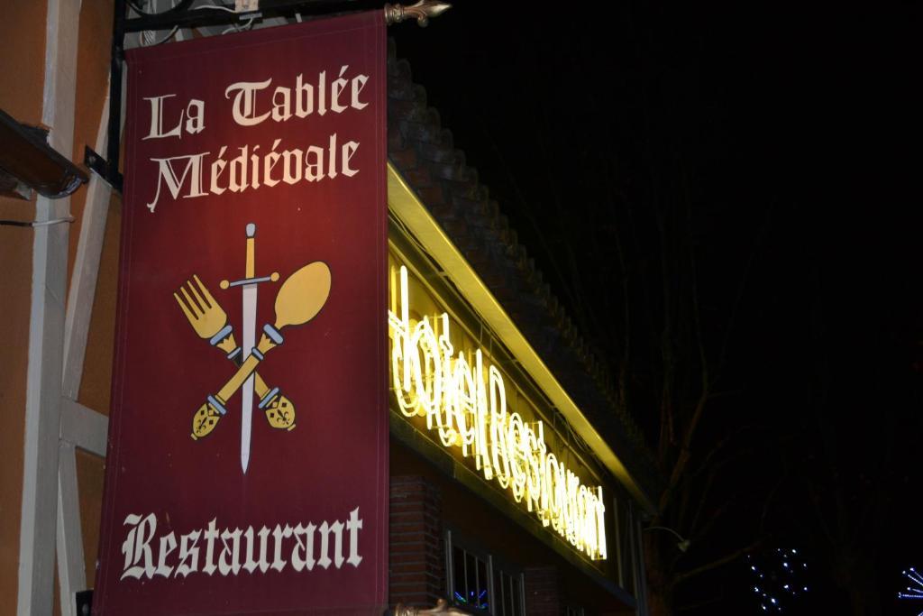 La Tablee Medievale Civrieux-dʼAzergues 외부 사진
